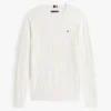 Maglione a collo rotondo con lavorazione a trecce Maglione a collo rotondo con lavorazione a trecce