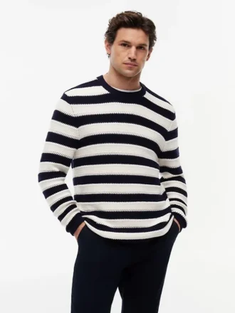 Maglione a maglia all’uncinetto a righe dal taglio comodo