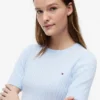 Maglione a maniche corte con lavorazione a trecce Maglione a maniche corte con lavorazione a trecce