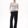 Maglione a maniche corte con lavorazione a trecce Maglione a maniche corte con lavorazione a trecce