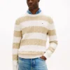 Maglione a righe con lavorazione a trecce Maglione a righe con lavorazione a trecce