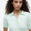 Maglione a righe con lavorazione a trecce Maglione a righe con lavorazione a trecce