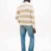 Maglione a righe con lavorazione a trecce Maglione a righe con lavorazione a trecce