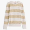 Maglione a righe con lavorazione a trecce Maglione a righe con lavorazione a trecce