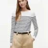 Maglione a righe con scollo a barchetta Maglione a righe con scollo a barchetta