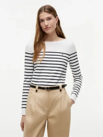 Maglione a righe con scollo a barchetta