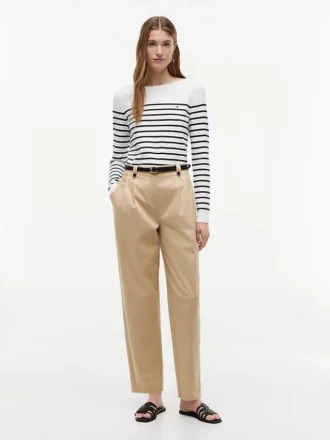 Maglione a righe con scollo a barchetta