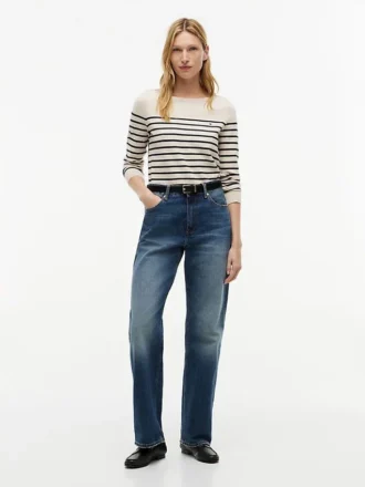 Maglione a righe con scollo a barchetta