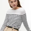 Maglione a righe con scollo a barchetta Maglione a righe con scollo a barchetta