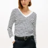 Maglione a righe con scollo a V Maglione a righe con scollo a V