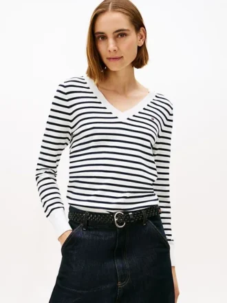 Maglione a righe con scollo a V