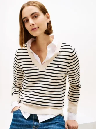 Maglione a righe con scollo a V