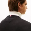 Maglione a V con logo in tinta unita Maglione a V con logo in tinta unita