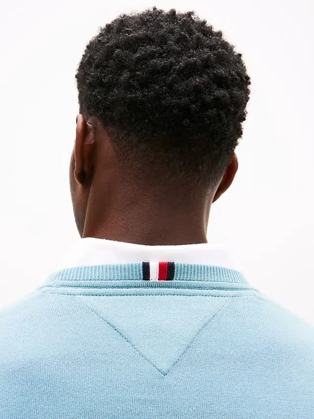 Maglione classico a girocollo Maglione classico a girocollo