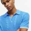 Maglione polo a maniche corte con lavorazione a trecce