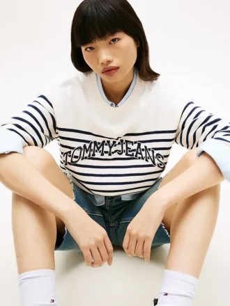Maglione Tommy Jeans con logo Varsity a righe