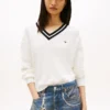 Maglione Tommy Jeans con scollo a V e vestibilità comoda Maglione Tommy Jeans con scollo a V e vestibilità comoda