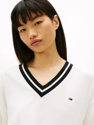 Maglione Tommy Jeans con scollo a V e vestibilità comoda Maglione Tommy Jeans con scollo a V e vestibilità comoda