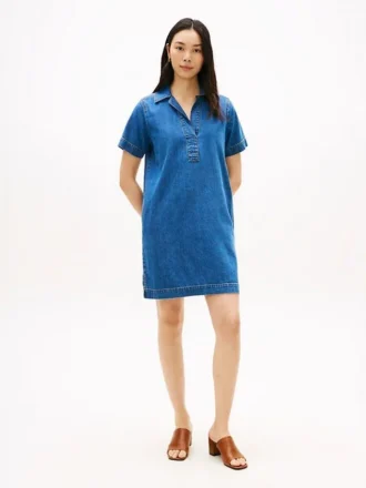 Miniabito in denim con abbottonatura aperta