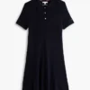 Miniabito polo in maglia a coste con bottoni dorati Miniabito polo in maglia a coste con bottoni dorati