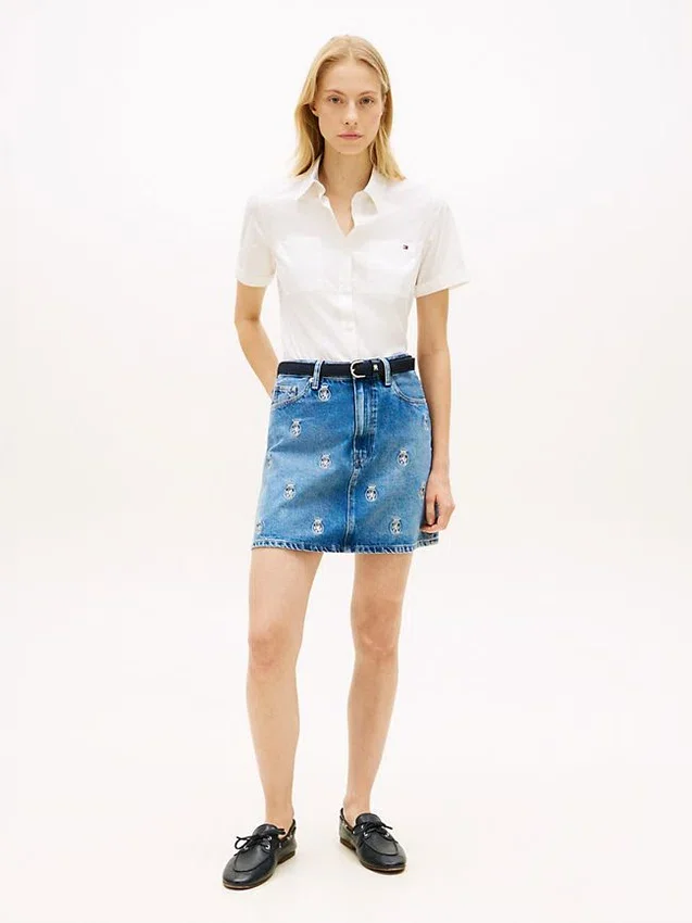 Minigonna in denim a vita alta con stemma all-over Minigonna in denim a vita alta con stemma all-over