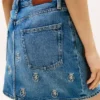 Minigonna in denim a vita alta con stemma all-over Minigonna in denim a vita alta con stemma all-over