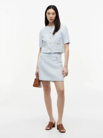 Minigonna in tweed con bottoni dorati