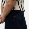 Pantaloncini cargo in twill elasticizzato dalla vestibilità comoda Pantaloncini cargo in twill elasticizzato dalla vestibilità comoda