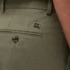 Pantaloncini chino in misto cotone e lino dal taglio comodo Pantaloncini chino in misto cotone e lino dal taglio comodo