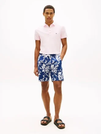 Pantaloncini con stampa tropicale e vestibilità regolare da 7″