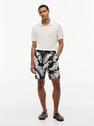 Pantaloncini con stampa tropicale e vestibilità regolare da 7″