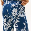 Pantaloncini da bambino in misto lino e cotone con motivo floreale