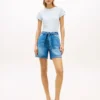 Pantaloncini in denim a vita alta con cintura