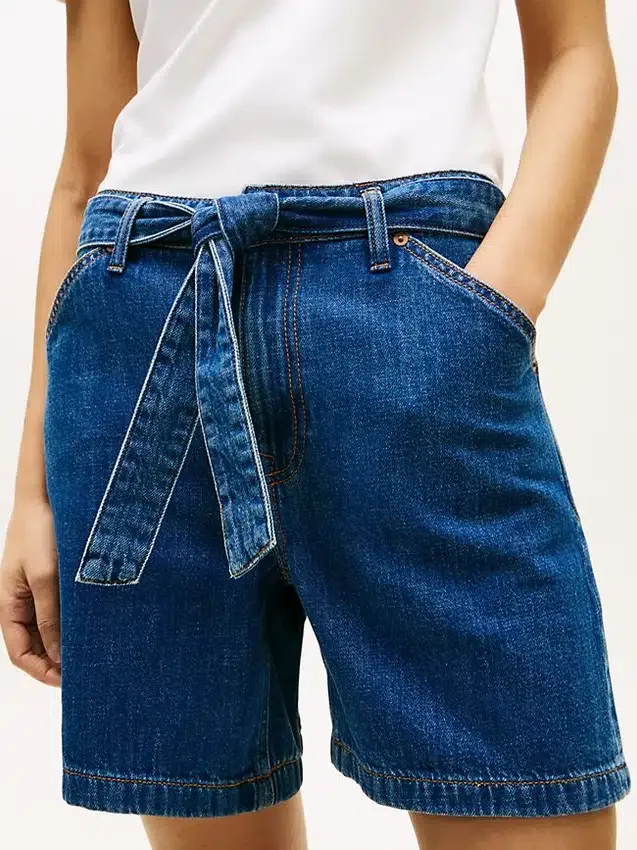 Pantaloncini in denim a vita alta con cintura Pantaloncini in denim a vita alta con cintura