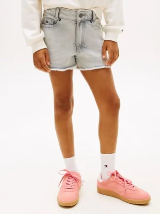Pantaloncini in denim con orlo grezzo per bambini Pantaloncini in denim con orlo grezzo per bambini