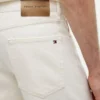 Pantaloncini in denim tinti in capo con vestibilità regolare Pantaloncini in denim tinti in capo con vestibilità regolare