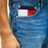 Pantaloncini in denim Tommy Jeans con tasca con bandiera Pantaloncini in denim Tommy Jeans con tasca con bandiera