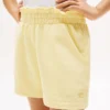 Pantaloncini in felpa con bandiera tono su tono per bambini Pantaloncini in felpa con bandiera tono su tono per bambini