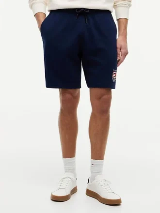 Pantaloncini in felpa con logo bandiera ondulata, vestibilità regolare
