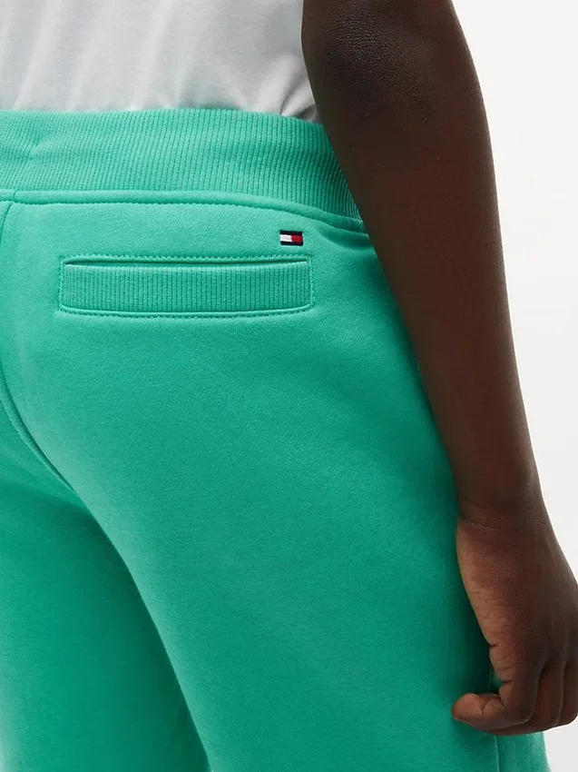 Pantaloncini in felpa con logo bandiera per bambini Pantaloncini in felpa con logo bandiera per bambini