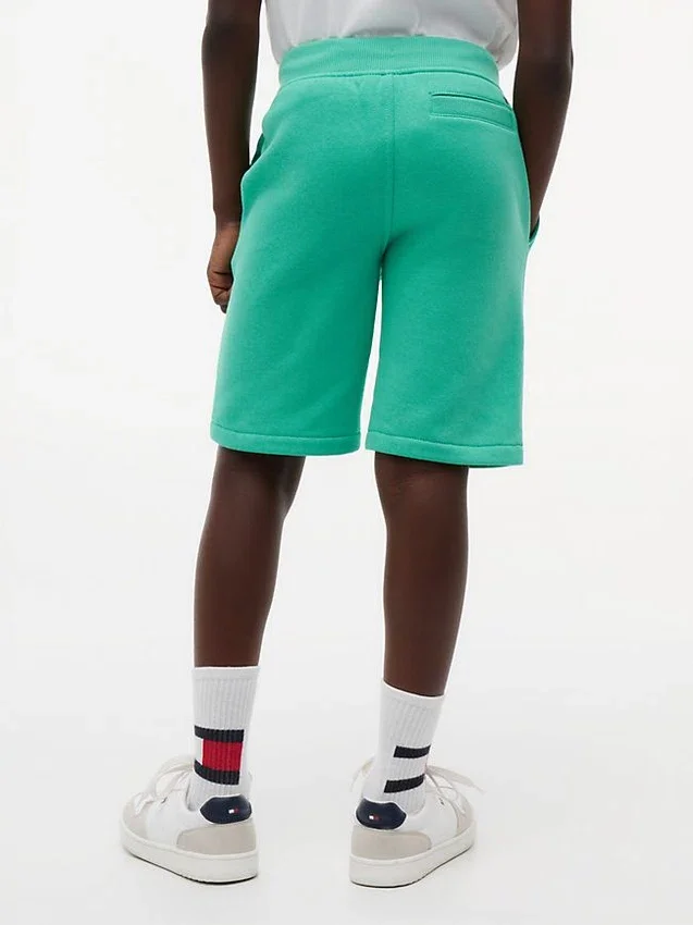 Pantaloncini in felpa con logo bandiera per bambini Pantaloncini in felpa con logo bandiera per bambini