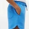 Pantaloncini in felpa con logo bandiera tono su tono per bambini Pantaloncini in felpa con logo bandiera tono su tono per bambini