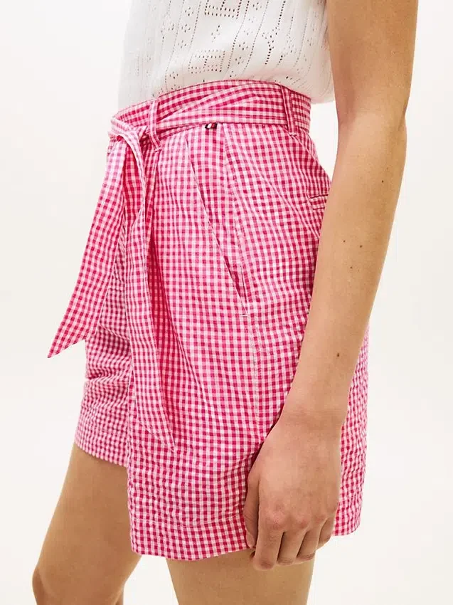 Pantaloncini in seersucker a quadretti con cintura Pantaloncini in seersucker a quadretti con cintura