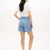 Pantaloncini in seersucker a quadretti con cintura Pantaloncini in seersucker a quadretti con cintura