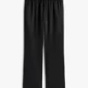 Pantaloni a gamba larga in raso elasticizzato Pantaloni a gamba larga in raso elasticizzato