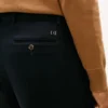 Pantaloni a pieghe dal taglio comodo Pantaloni a pieghe dal taglio comodo