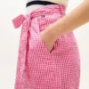 Pantaloni affusolati in seersucker a quadretti con cintura Pantaloni affusolati in seersucker a quadretti con cintura