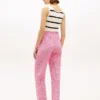 Pantaloni affusolati in seersucker a quadretti con cintura Pantaloni affusolati in seersucker a quadretti con cintura
