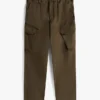 Pantaloni cargo dritti tinti in capo Pantaloni cargo dritti tinti in capo