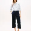 Pantaloni chino a gamba larga con cintura Pantaloni chino a gamba larga con cintura